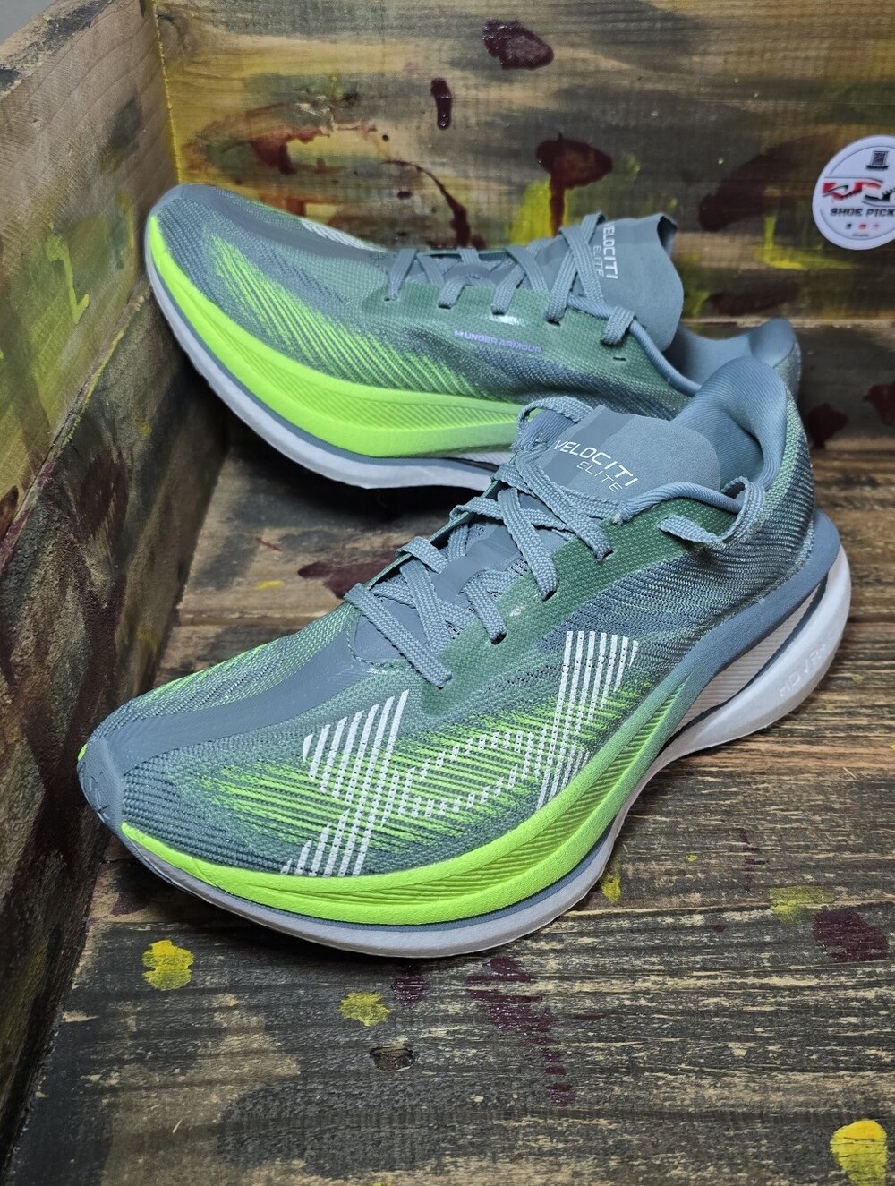 UNDER ARMOUR Velocity Elite 3 6005377-323 Men's Sz 7 [Women 8.5] Green White
